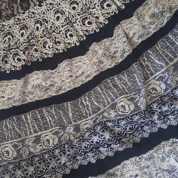 Romantic Lacey NWT party dress by Paperdoll - Picture 4 of 7